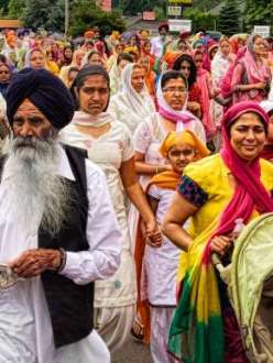 "Sikh residents take part in a June 2013 parade in Salem, Oregon. Credit: Creative Commons/PhotoAtelier." (Source: Tikkun)